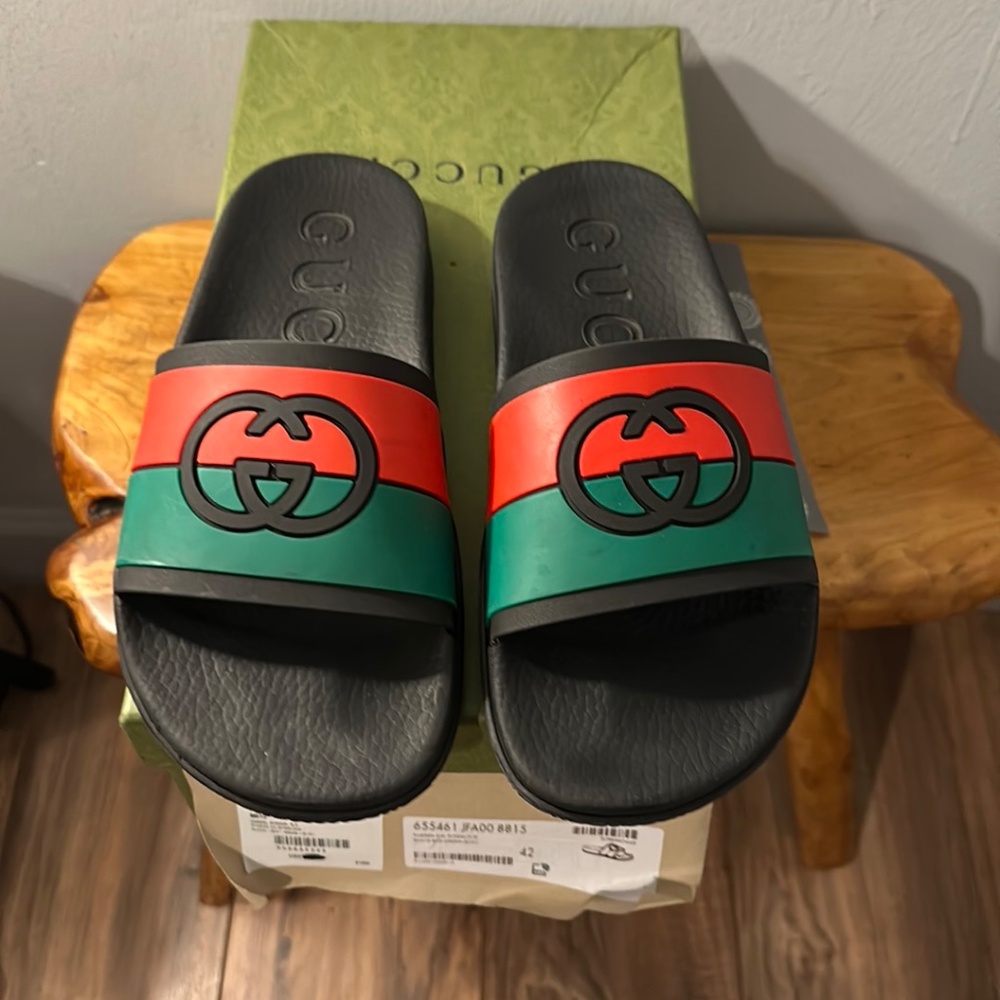 Gucci men slides. Large GG on top (used). Worn once….. - Picture 3 of 4